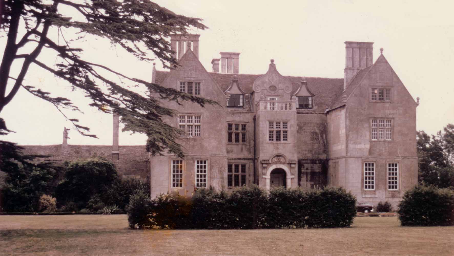 Cotterstock Hall 1970 © Anne Barone